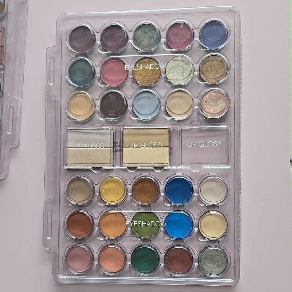 "The Color Workshop" brand Makeup palette. Very large variety of Shades! - Picture 6 of 10